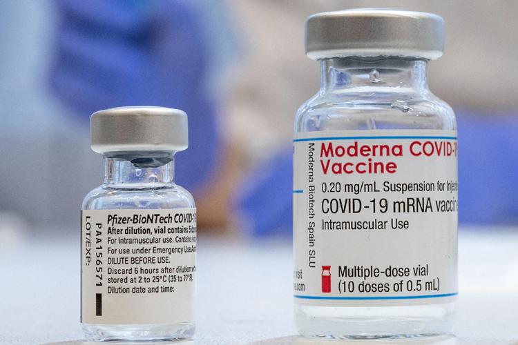 Ema e Aifa: "Rischio di miocardite e pericardite con i vaccini Pfizer e Moderna"
