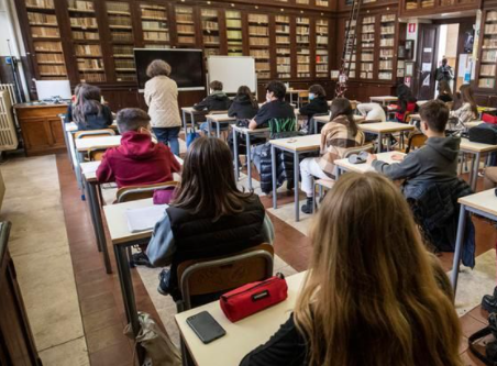 Mense scolastiche, scatta l'obbligo per i lavoratori: la decisione