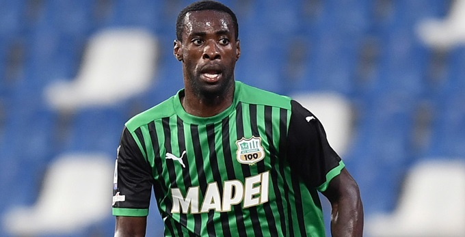 Miocardite dopo il vaccino, un calciatore di Serie A costretto a fermarsi