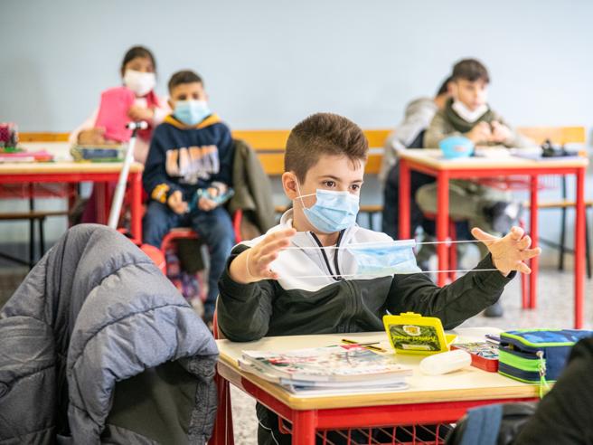 Dad, test salivari, quarantena: il ritorno a scuola fa già impazzire le famiglie
