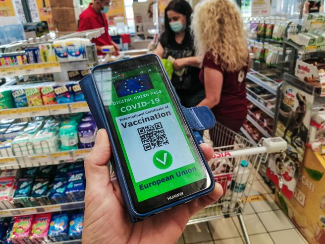 Green pass per statali e aziende private: il governo Draghi non si ferma
