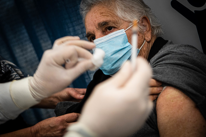 "Casi gravi in aumento del 65%": vaccini, gli Usa lanciano l'allarme (e crescono anche i morti) 