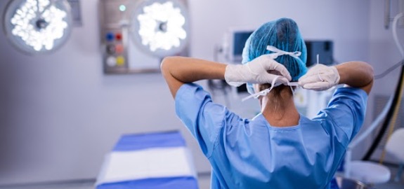Sospesa perché non vaccinata, l'infermiera potrà tornare a lavoro: la storica decisione del tribunale