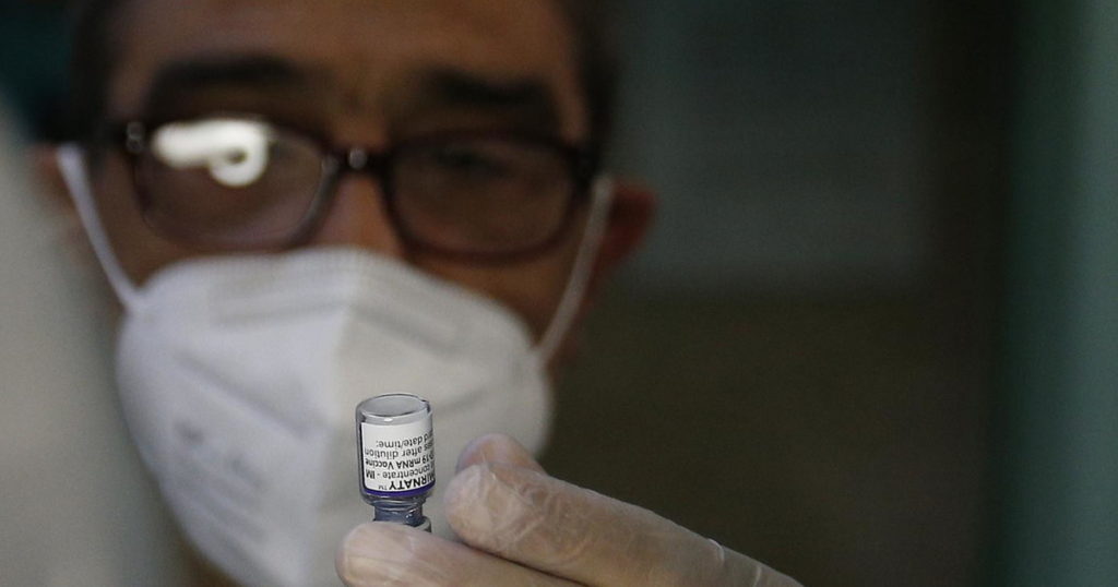 "I guariti dal Covid non vanno vaccinati se hanno gli anticorpi": l'allarme dell'esperto