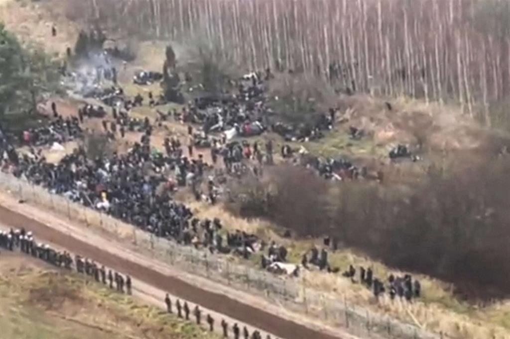 La Polonia chiude i confini per fermare i migranti. Si può, ma solo se lo chiede la Germania