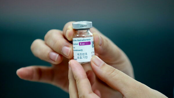 "AstraZeneca, ecco il perché delle trombosi": lo studio che svela la verità sul vaccino