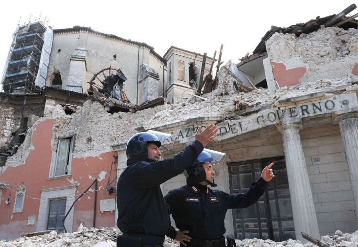 Alle Sette Del Mattino Il Mondo è Ancora In Ordine