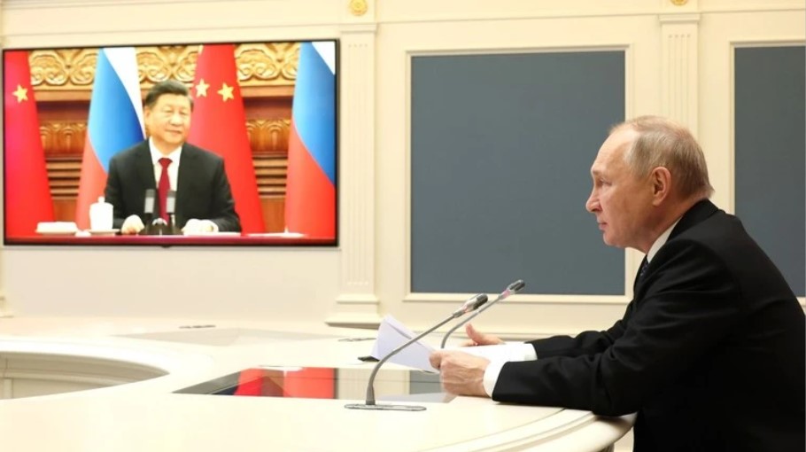I temi del nuovo confronto in videoconferenza che hanno intrattenuto Vladimir Putin e Xi Jinping non potevano che essere due, pur se declinati in vari modi: da una parte, il conflitto in Ucraina, in atto da oltre 10 mesi e che desta allarme globale; dall’altra, vi è la recrudescenza della pandemia di Covid-19.