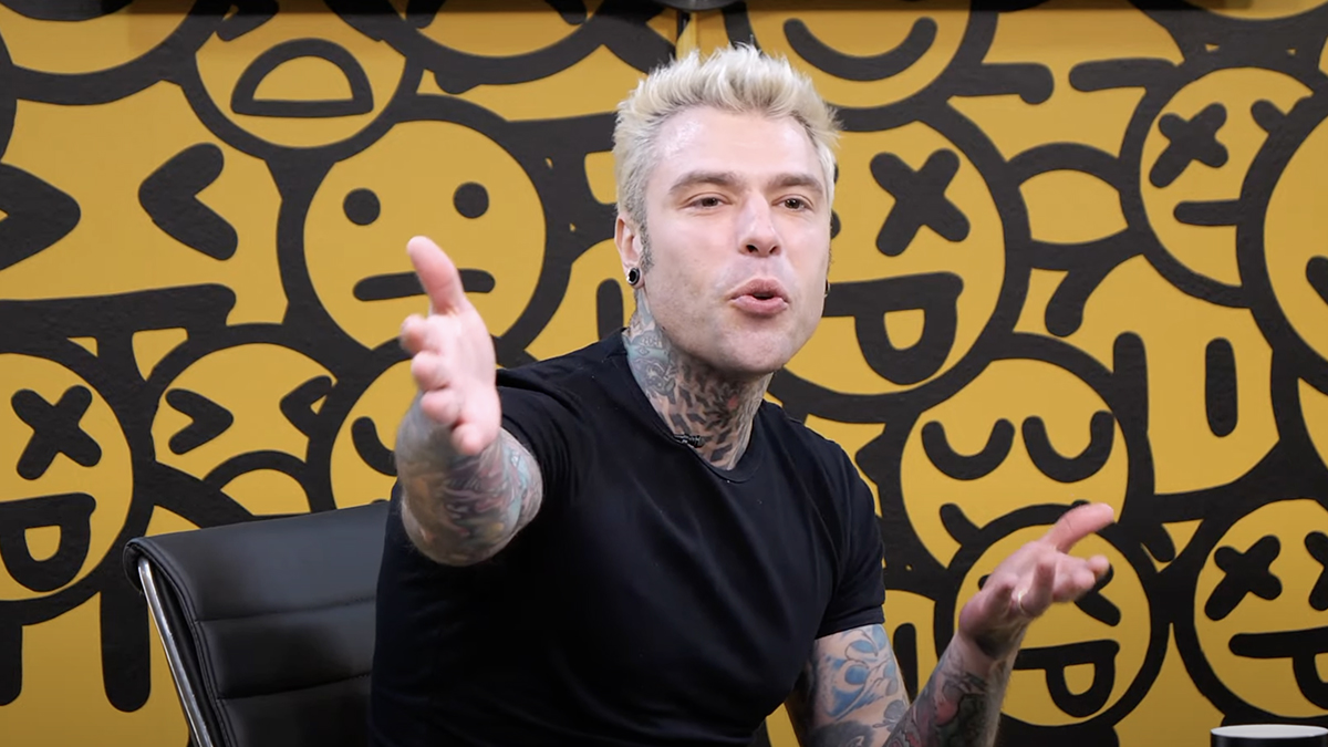 fedez uova pasqua lucarelli