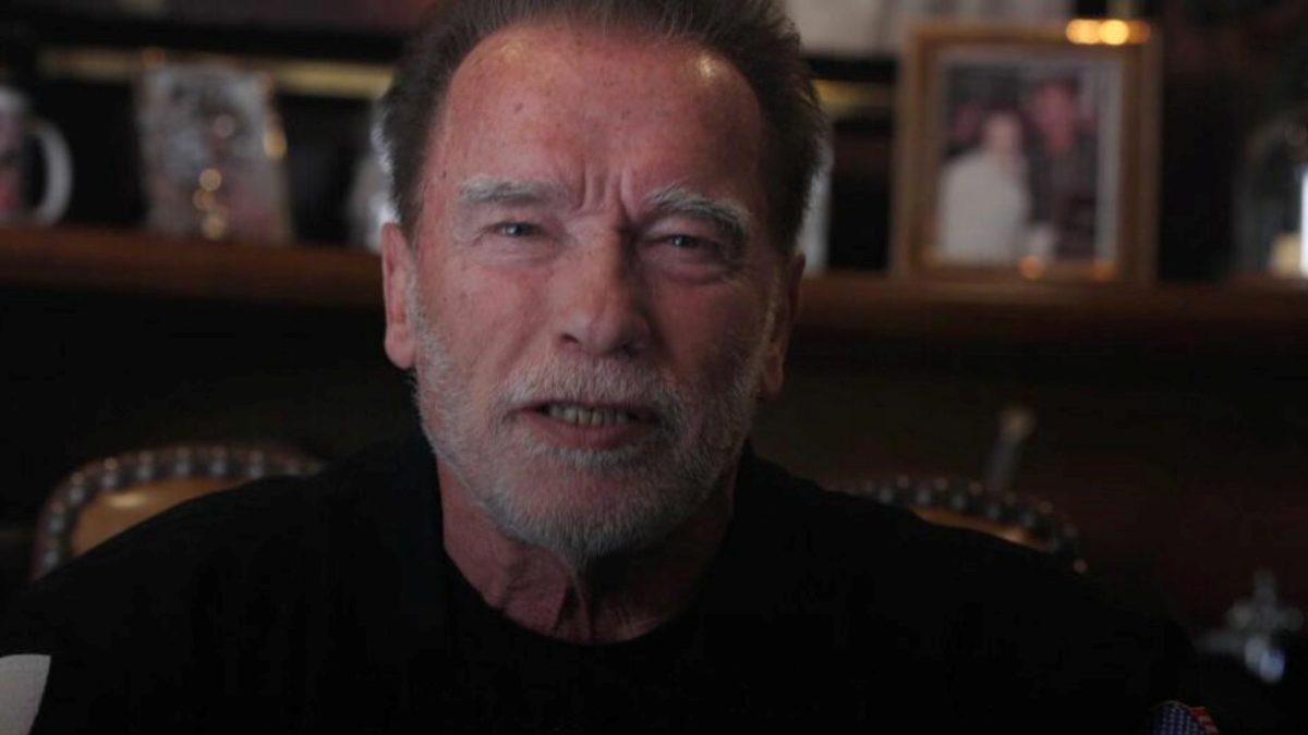 Schwarzenegger scusa non vaccinati