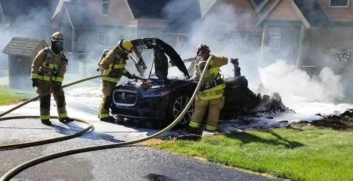 auto elettrica incendio spontaneo