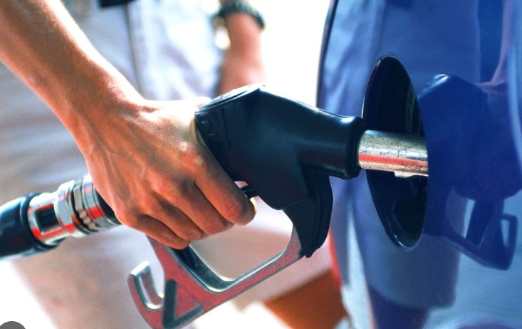 benzina 2 euro litro