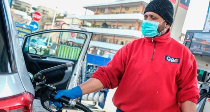 benzina 2 euro litro