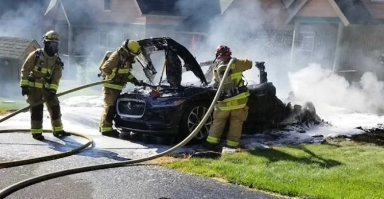 auto elettrica esplosa treviso