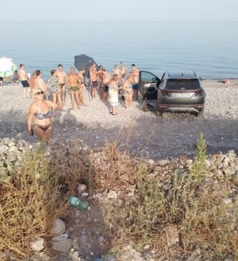 auto elettrica da sola spiaggia