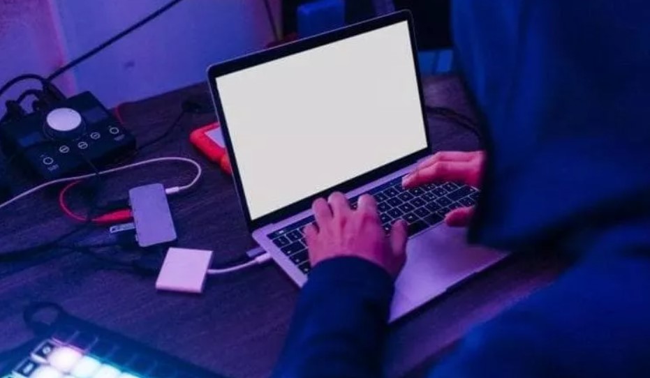 stop porno minorenni governo